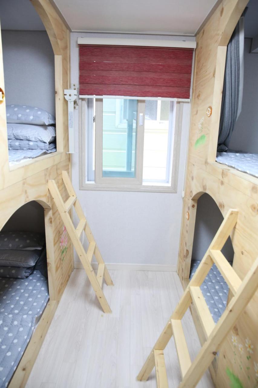 בוסאן Coco Capsule Guesthouse מראה חיצוני תמונה