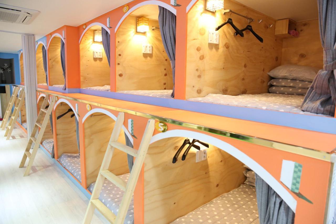 בוסאן Coco Capsule Guesthouse מראה חיצוני תמונה