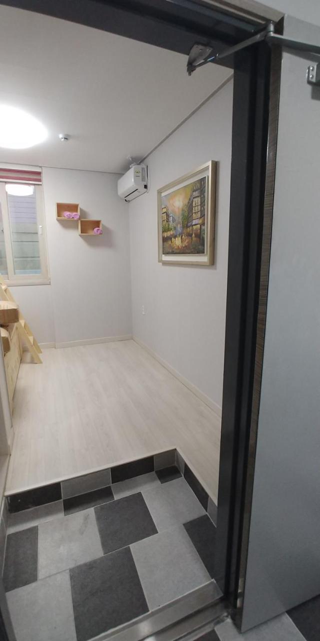 בוסאן Coco Capsule Guesthouse מראה חיצוני תמונה